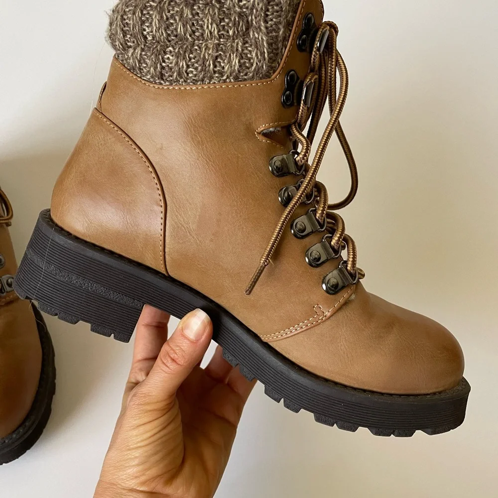 Outdoor style ankle boots - Picture 4 of 16